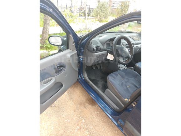 Sahibinden Renault Clio 1.4 2001 Model İzmir 192.000 km Lacivert