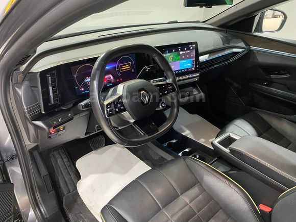 otomobil Renault Megane E-Tech Iconic EV60