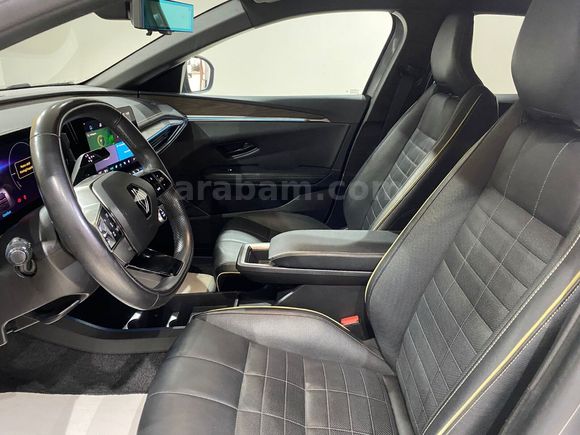 otomobil Renault Megane E-Tech Iconic EV60