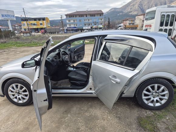 Otomatik Opel Astra 1.6 En Dolu Paket