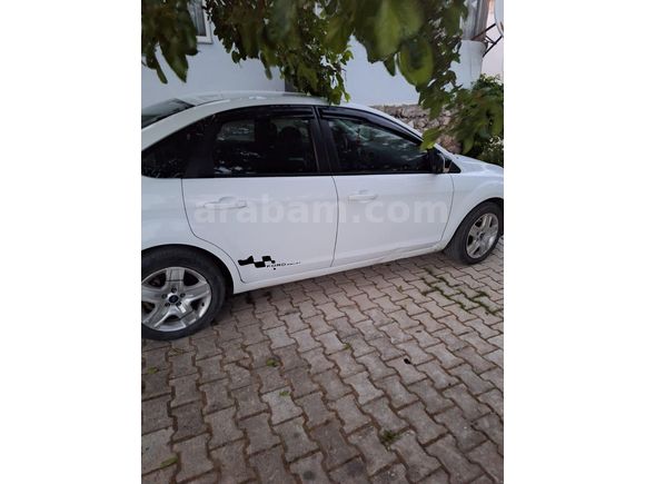 Sahibinden Ford Focus 1.6 TDCi Ghia 2010 Model  205.000 km Beyaz