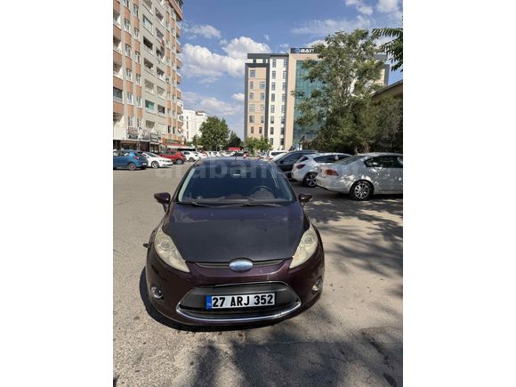 Sahibinden Ford Fiesta 1.4 TDCi Titanium X 2010 Model  245.000 km Bordo