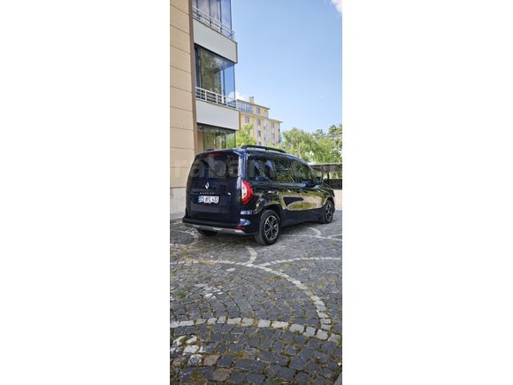 Sahibinden Renault Kangoo Multix 1.3 TCe Iconic 2024 Model