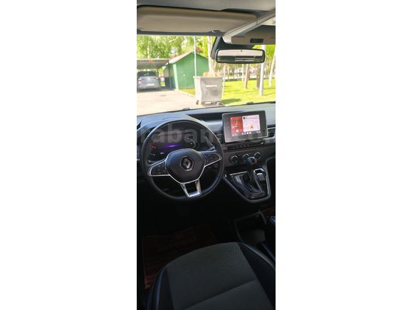 Sahibinden Renault Kangoo Multix 1.3 TCe Iconic 2024 Model