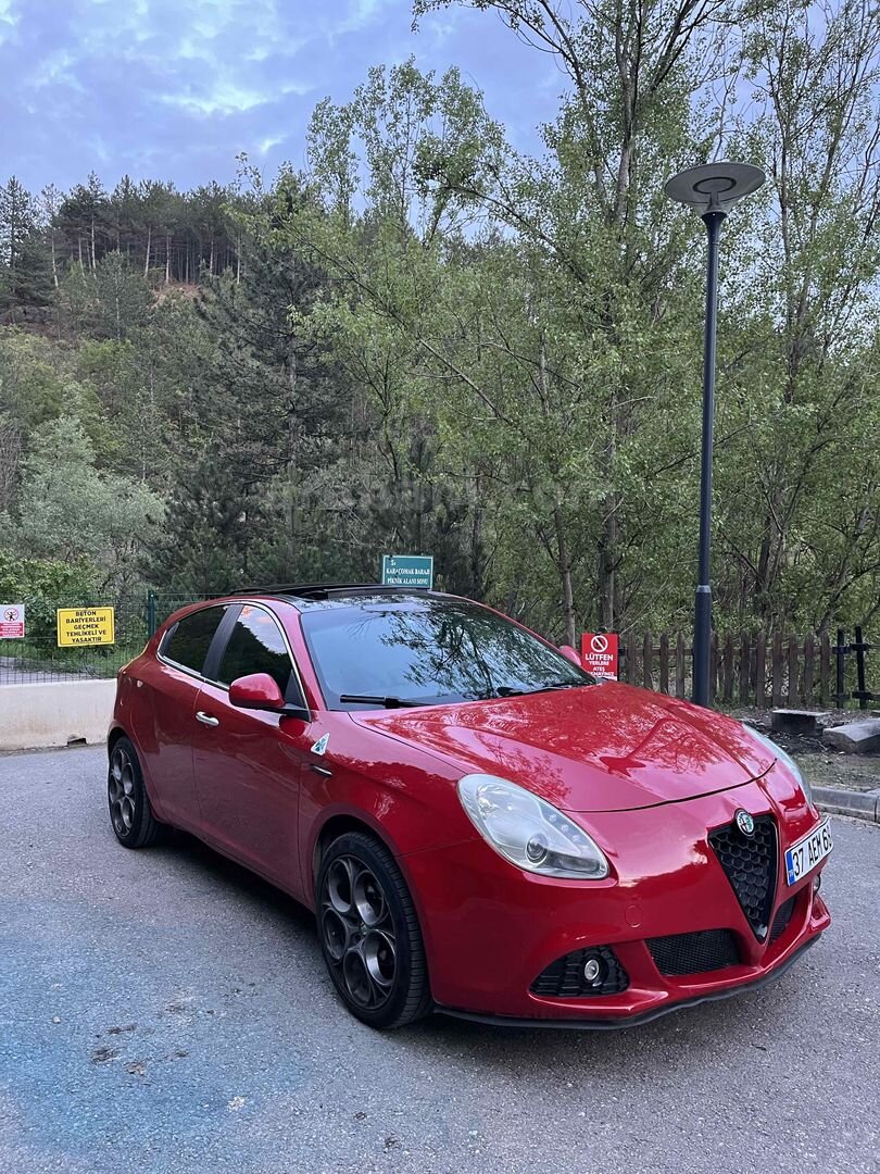 Sahibinden Alfa Romeo Giulietta 1.6 JTD Distinctive 2011 Model Kastamonu 247.000 km Kırmızı 2