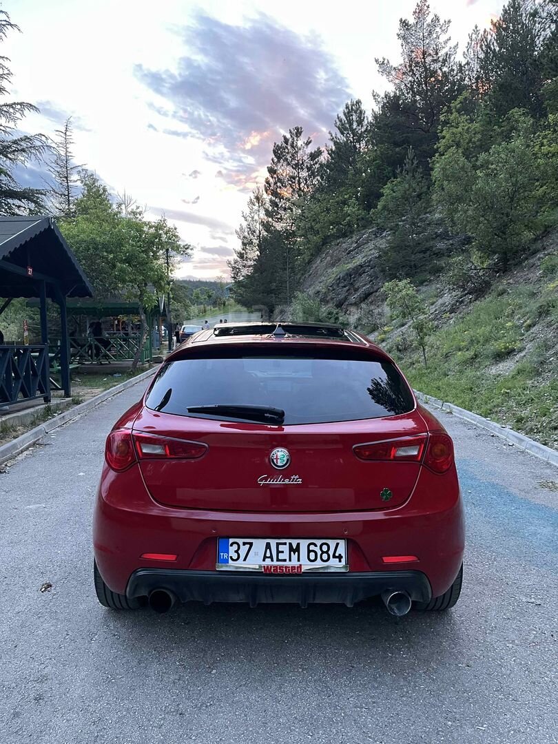 Sahibinden Alfa Romeo Giulietta 1.6 JTD Distinctive 2011 Model Kastamonu 247.000 km Kırmızı 4