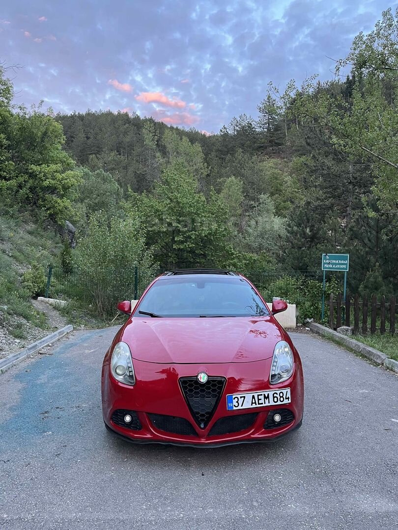 Sahibinden Alfa Romeo Giulietta 1.6 JTD Distinctive 2011 Model Kastamonu 247.000 km Kırmızı 6