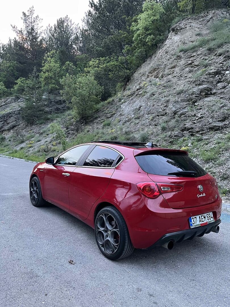 Sahibinden Alfa Romeo Giulietta 1.6 JTD Distinctive 2011 Model Kastamonu 247.000 km Kırmızı 3