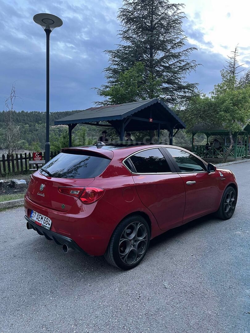 Sahibinden Alfa Romeo Giulietta 1.6 JTD Distinctive 2011 Model Kastamonu 247.000 km Kırmızı 5
