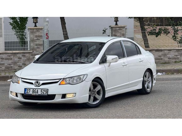 Sahibinden Honda Civic 1.6 Premium 2009 Model  350.000 km Beyaz