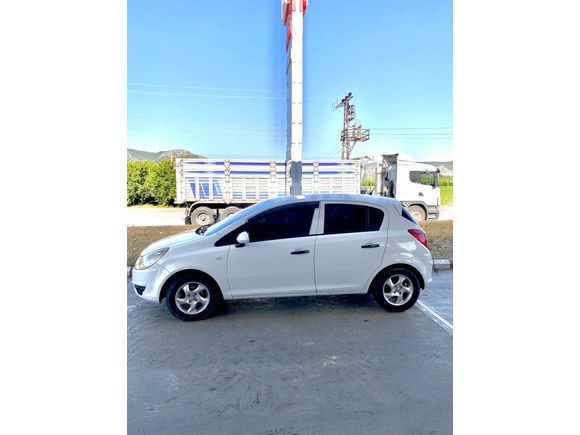 Sahibinden Opel Corsa 1.3 CDTI Cosmo 2009 Model  330.000 km Beyaz
