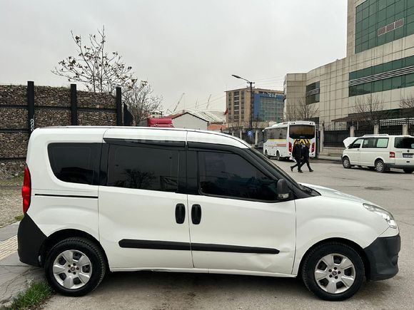 Sahibinden otomobil ruhsatlı Fiat Doblo Combi 1.3 Multijet Easy 2014 Model  312.000 km Beyaz