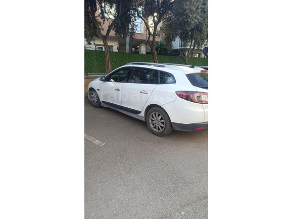 Sahibinden Renault Megane 1.5 dCi Sport Tourer Privilege 2011 Model  256.000 km Beyaz