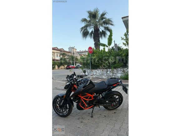 KTM DUKE 390 GALERİDEN