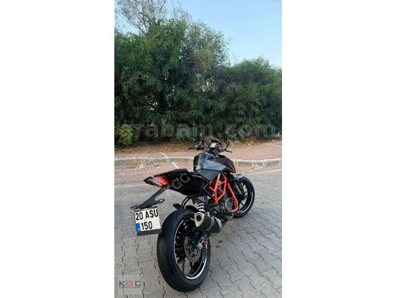 KTM DUKE 390 GALERİDEN