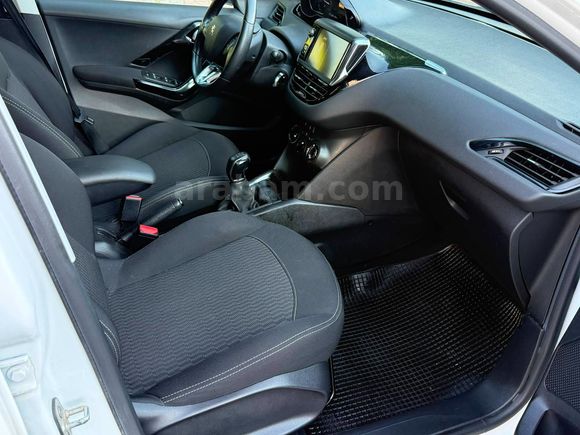 2018 MODEL PEUGEOT 208 HATASIZ EMSALSİZ TEMİZLİKTE KM 48 BİNDE