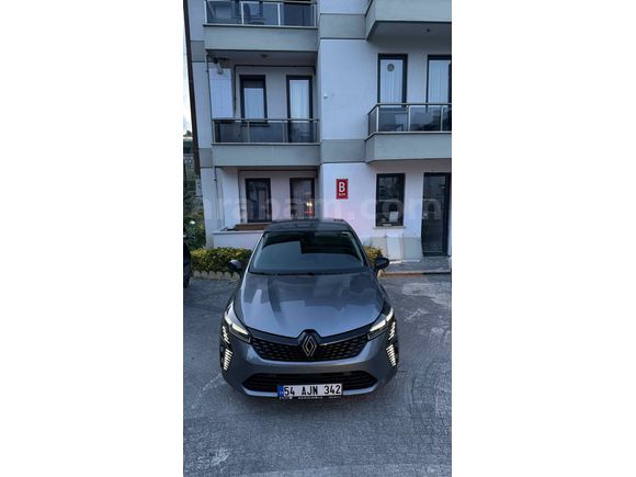 BAYİDEN DÜN ÇIKMIŞ GİBİ SIFIR AYARINDA HATASIZ CLİO 18KM
