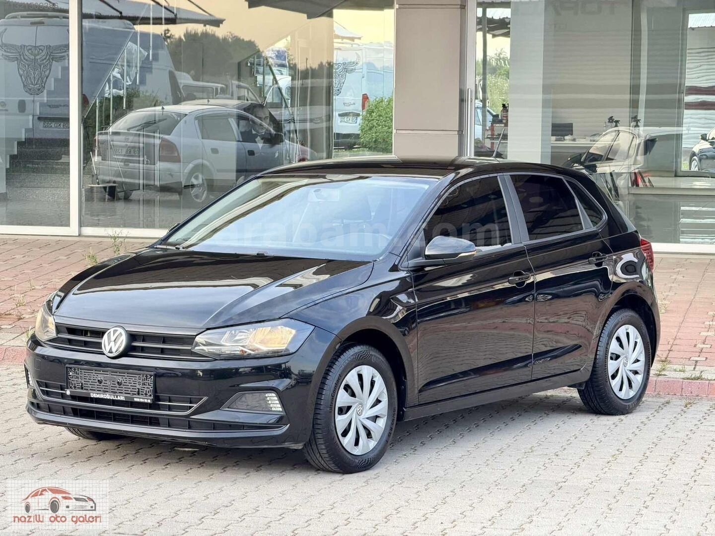 Galeriden Volkswagen Polo 1.6 TDi Trendline 2018 Model Aydın 120.000 km Siyah 3