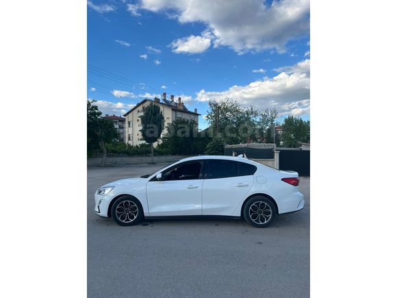 Sahibinden Ford Focus 1.5 Eco blu Trend X 2019 Model otomatik 8 ileri joistik vites