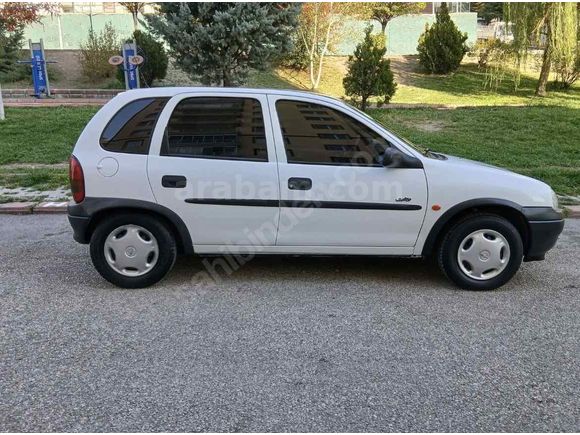 Sahibinden Opel Corsa 1.2 Swing 2000 Model  155.000 km Beyaz