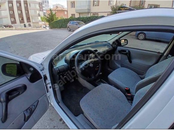 Sahibinden Opel Corsa 1.2 Swing 2000 Model  155.000 km Beyaz
