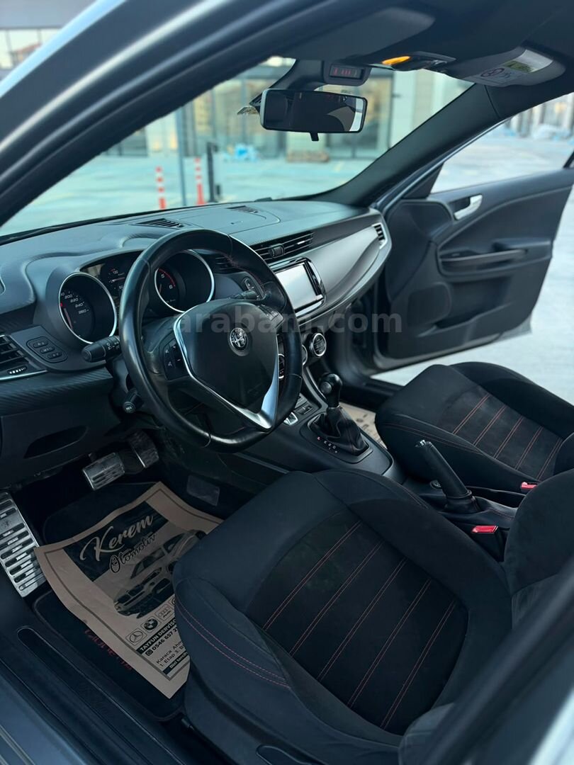 Galeriden Alfa Romeo Giulietta 1.6 JTD Super TCT 2020 Model Gaziantep 132.000 km Gri 4
