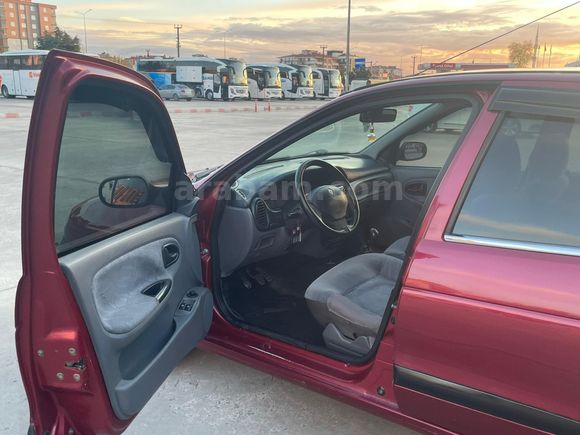 ŞENTÜRKLERDEN MEGANE 1.6 16V BORDO