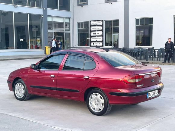 ŞENTÜRKLERDEN MEGANE 1.6 16V BORDO