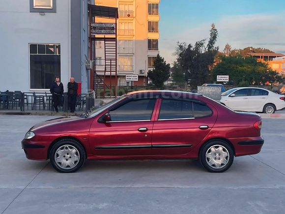 ŞENTÜRKLERDEN MEGANE 1.6 16V BORDO