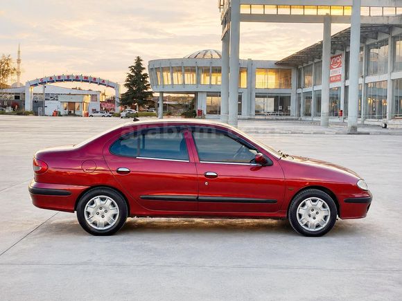 ŞENTÜRKLERDEN MEGANE 1.6 16V BORDO