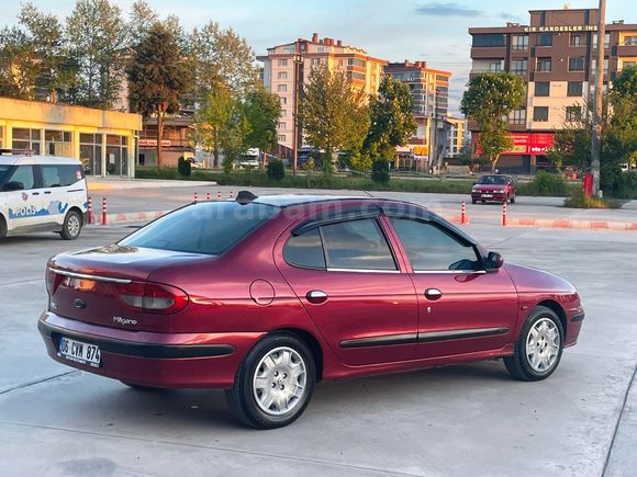 ŞENTÜRKLERDEN MEGANE 1.6 16V BORDO