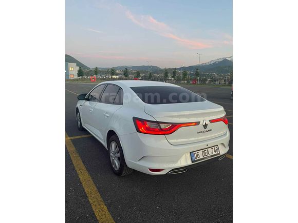 Sahibinden Renault Megane 1.3 TCe Joy Comfort 2022 Model 