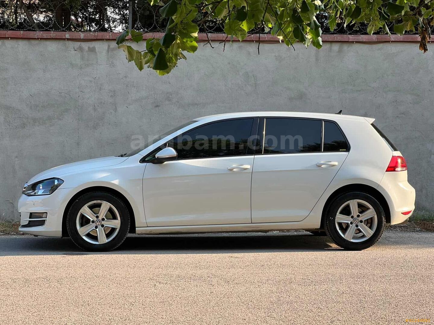 Galeriden Volkswagen Golf 1.6 TDi BlueMotion Comfortline 2016 Model Bursa 241.000 km Beyaz 4