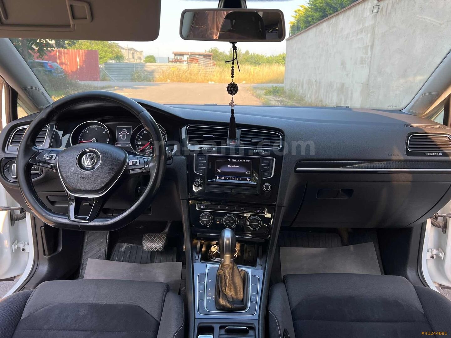 Galeriden Volkswagen Golf 1.6 TDi BlueMotion Comfortline 2016 Model Bursa 241.000 km Beyaz 3