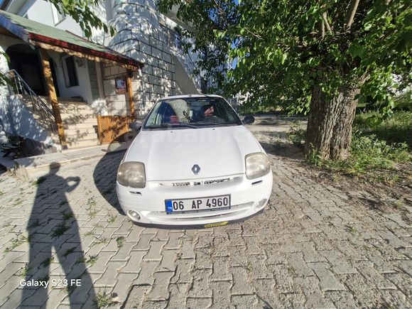Sahibinden Renault Clio 1.4 Expression 2002 Model  314.000 km Beyaz