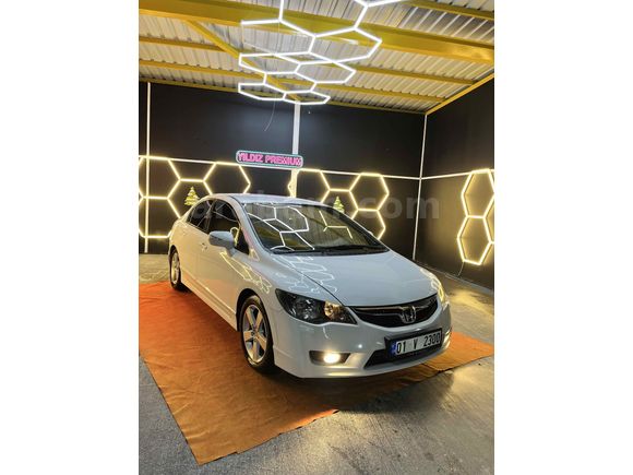 2. SAHİBİNDEN  HONDA CİVİC  
?? EMSALSİZ TEMİZLİKTE • HATASIZ • BOYASIZ•TRAMERSİZ ??