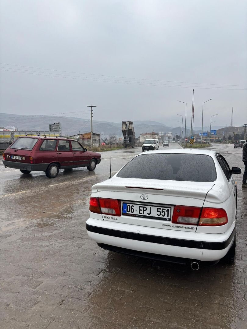 Sahibinden Toyota Carina 2.0 GLi 1998 Model Çorum 320.000 km Beyaz 3
