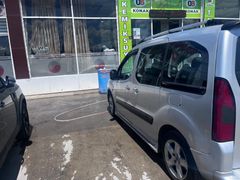 Sahibinden Peugeot Partner 1.6 HDI Adventure 2011 Model  273.000 km Gri (titanyum)