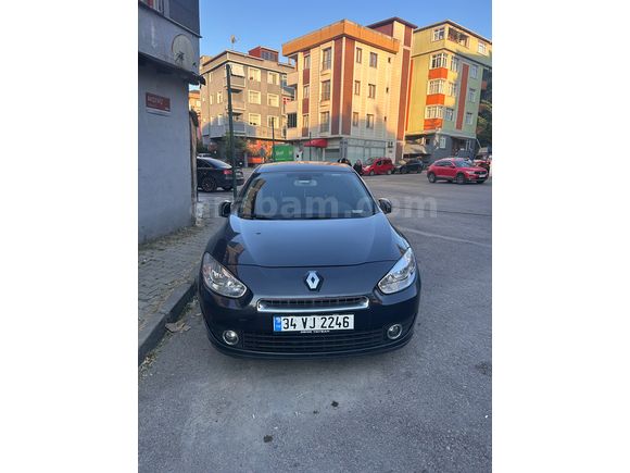 Sahibinden otomatik Renault Fluence 1.6 Dynamique 2012 Model tramer serviste far değişti