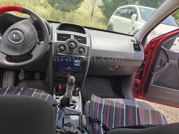 Sahibinden Renault Megane 1.4 Authentique 2009 Model aracın ikinci sahibiyim aracın sadece tavanda vernik atması vardır sol arka çamurlukta boya vardı