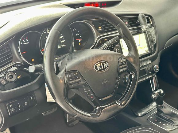 Galeriden Kia Ceed 1.6 CRDi Premium SW 2017 Model Bursa