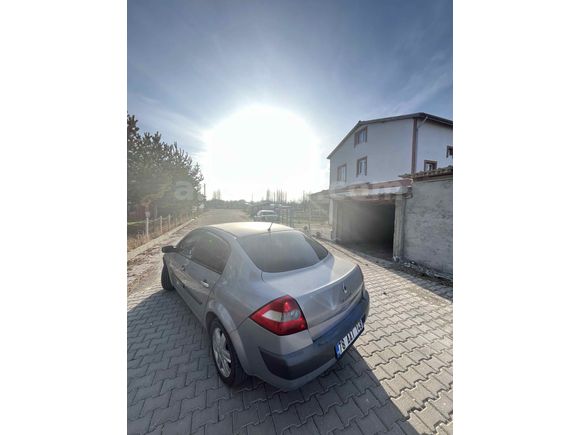 Sahibinden Renault Megane 1.6 Dynamique 2004 Model  277.000 km Degişensiz söktaksız 