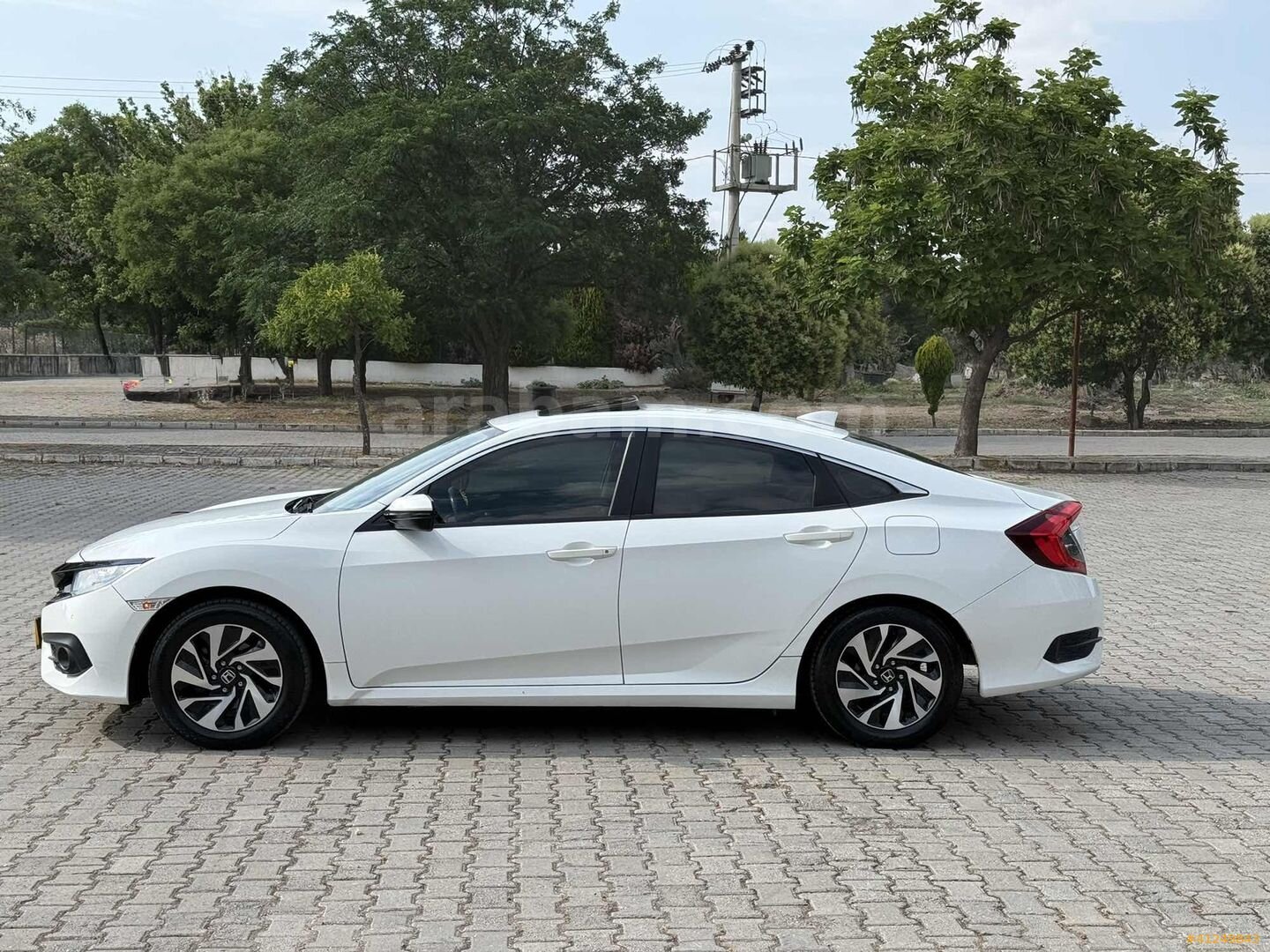 Galeriden Honda Civic 1.6i VTEC Eco Elegance 2019 Model Manisa 66.000 km Beyaz 3