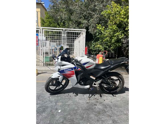 Sahibinden Honda CBR 125 R  (son fiyat dır motor yükseltcem için satıyorum 
