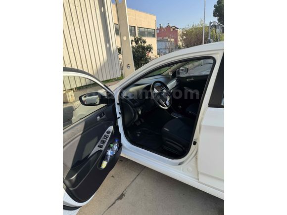 Sahibinden Hyundai Accent Blue 1.6 CRDI Mode Plus 2017 Model 