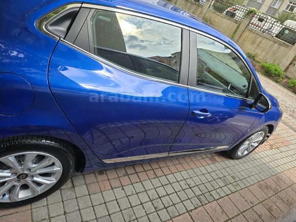 Sahibinden Renault Clio 1.0 TCe Evolution 2024 Model  23.000 km Mavi (metalik)