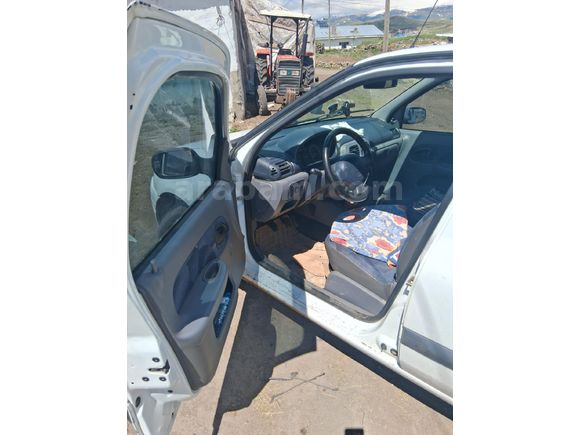 Sahibinden Renault Clio 1.4 2002 Model