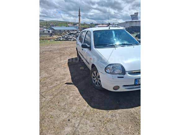 Sahibinden Renault Clio 1.4 2002 Model