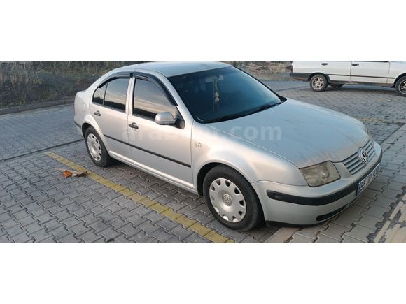 Sahibinden Volkswagen Bora 1.6 Trendline 2000 Model  294.000 km Gri (Gümüş)