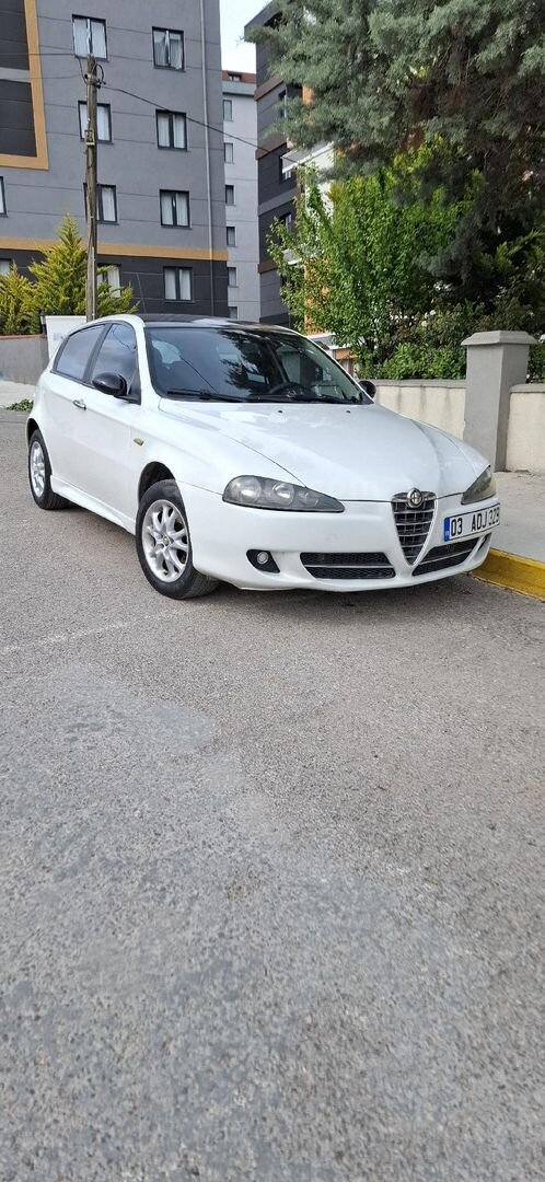 Sahibinden Alfa Romeo 147 1.6 TS Collezione 2009 Model İstanbul 207.000 km Beyaz 7